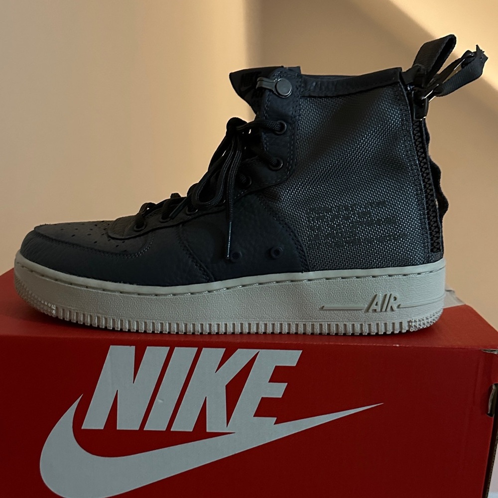 Mid-top Nike Nike Air Force 1 SF Mid Dark Stucco